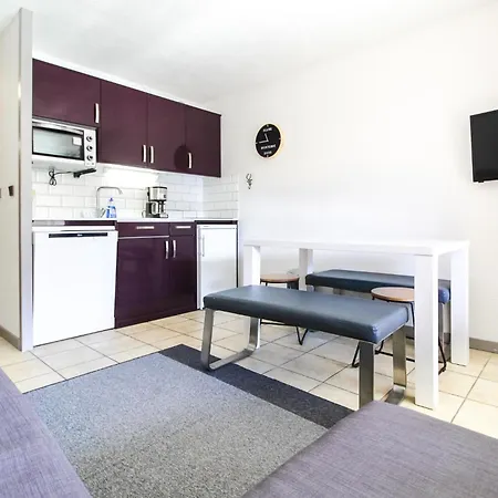 Joli T2 Foret, Oriente Sud, Linge & Menage Compris Appartement
